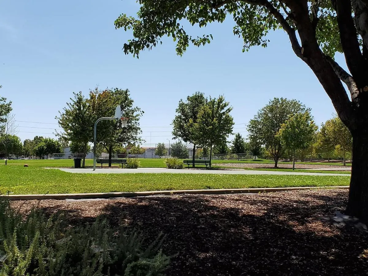 Exclusive Westlake Condo W/ Gym, Pool, Washer & Dryer In Unit & Private Garage Sacramento