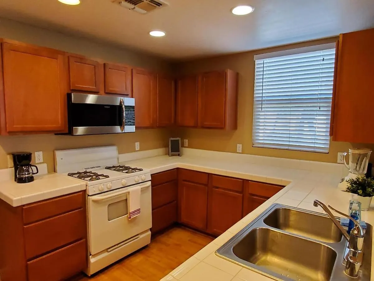 Aparthotel Exclusive Westlake Condo W/ Gym, Pool, Washer & Dryer In Unit & Private Garage Sacramento